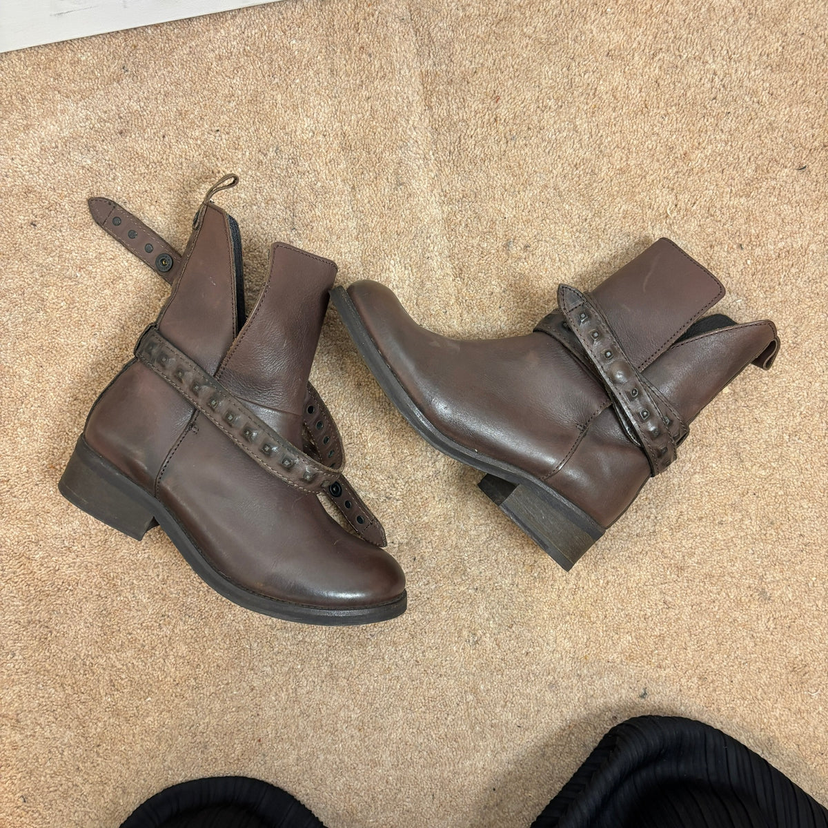 Diesel Heeled boots with belt straps [37]