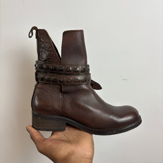 Diesel Heeled boots with belt straps [37]